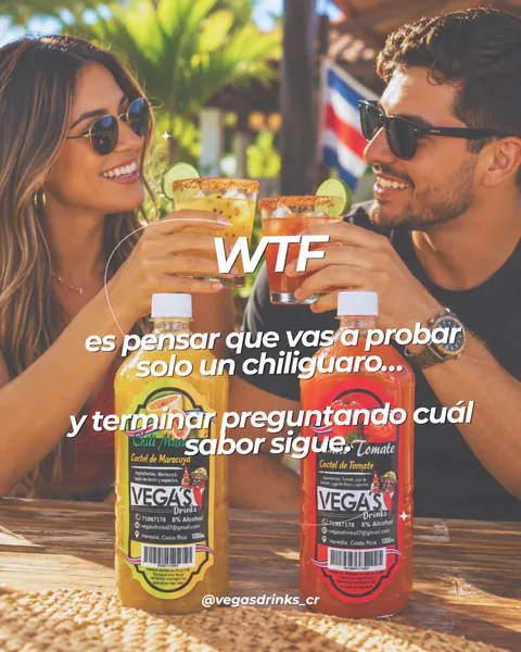Dos personas con vasitos escarchados detrás de dos botellas de Vega's Drinks